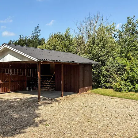 Gorgeous In With House A Panoramic View